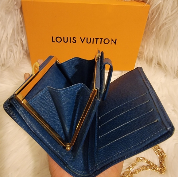 Authentic LV Epi blue snap wallet - Picture 12 of 14